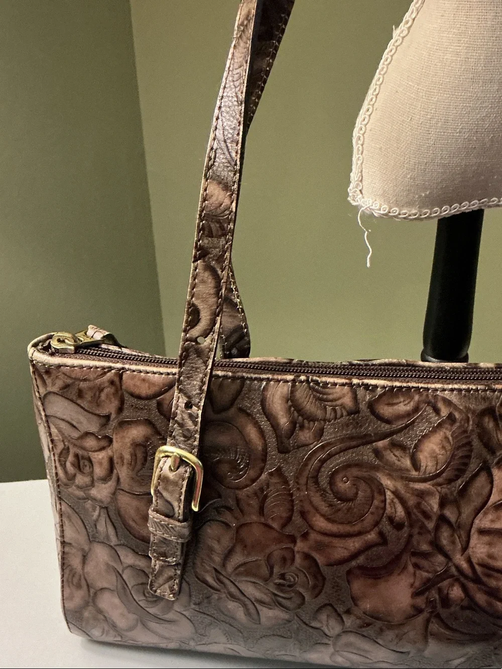 Brahmin Vintage 1990’s Elouise Rose Embossed Leather Chocolate Shoulder Bag EUC